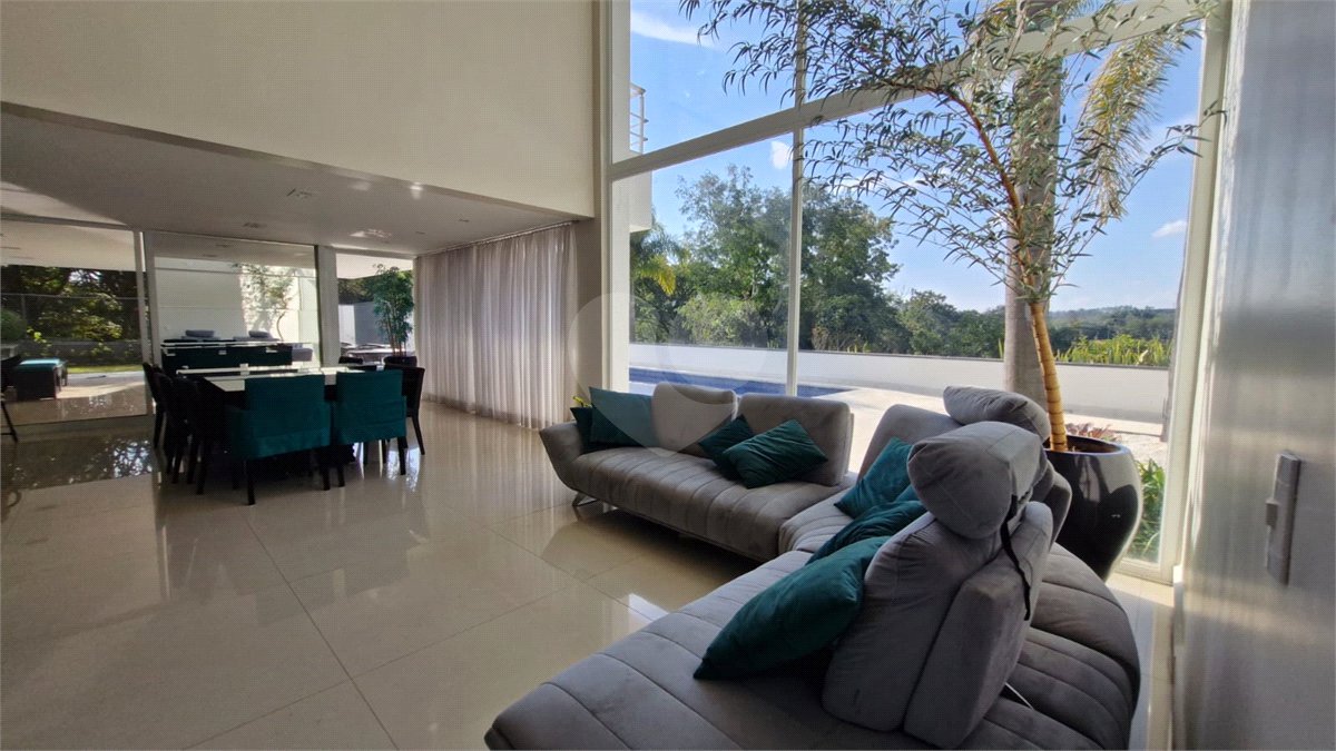 Casa à venda ou para alugar com 5 quartos, sendo 4 suítes, no condomínio Shamballa II, Atibaia - SP