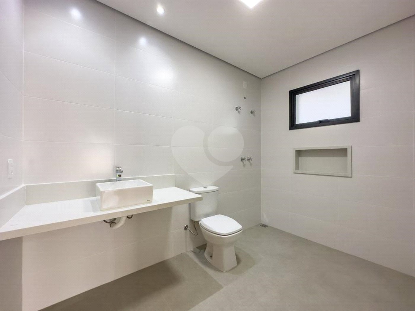 Casa à venda com 4 quartos, sendo 3 suítes, no condomínio Estância Marambaia, Vinhedo - SP