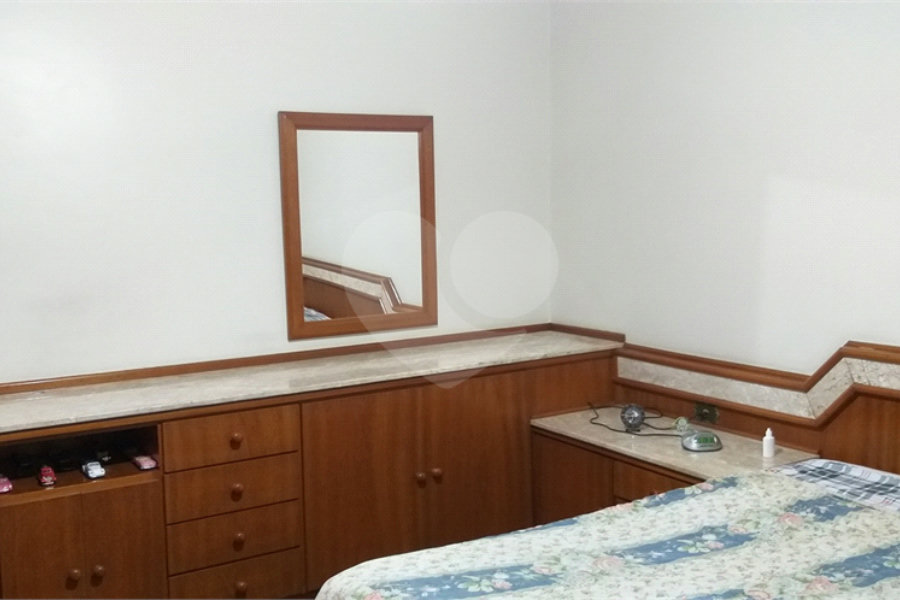 Sobrado à venda com 3 quartos em Vila Irmãos Arnoni, São Paulo, SP