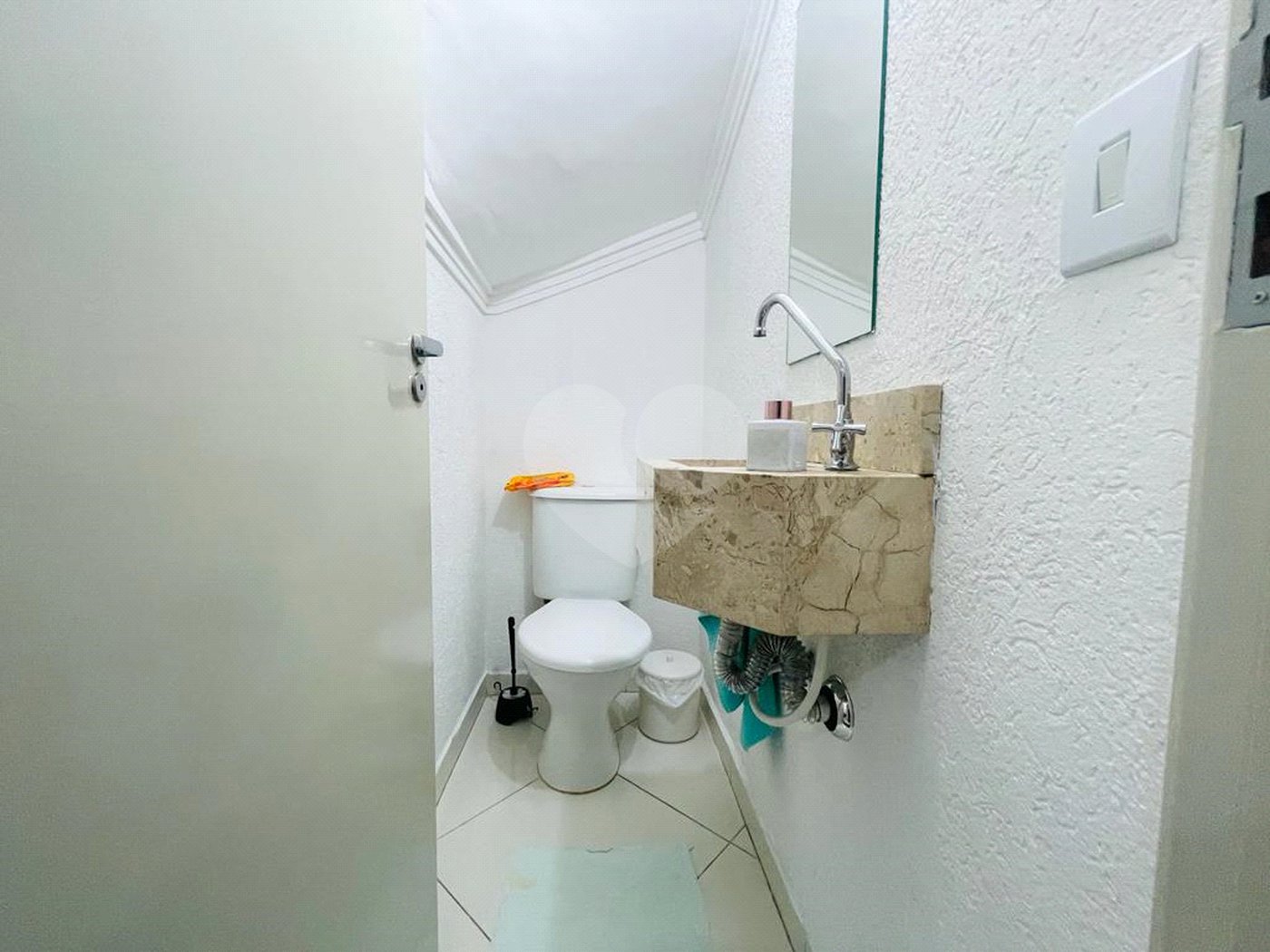 Casa à venda com 3 quartos, sendo 1 suíte,  no condomínio Rafaela I, São Paulo - SP