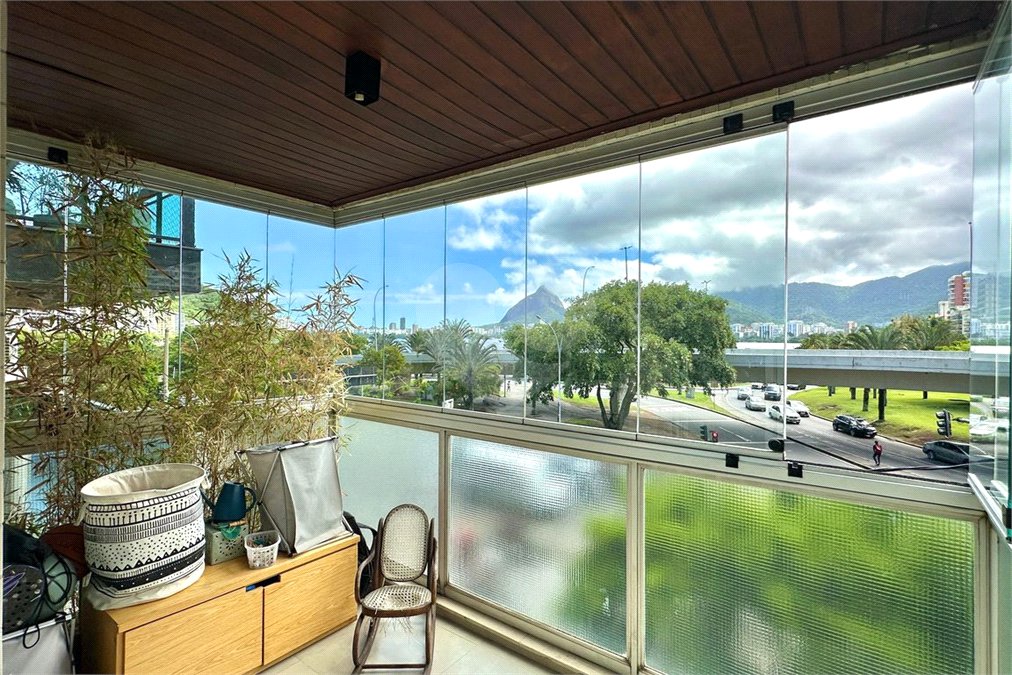 Apartamento à venda com 3 quartos, sendo 1 suíte, em Lagoa, Rio de Janeiro, RJ