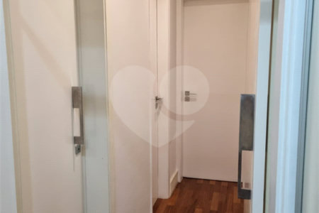 Apartamento à venda com 3 quartos, sendo 1 suíte, em Vila Olímpia, São Paulo, SP