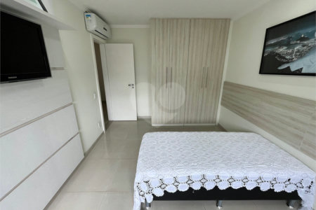 Casa à venda com 3 quartos, sendo 1 suíte, no condomínio Golden Village, Rio de Janeiro - RJ