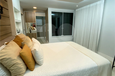 Casa à venda com 4 quartos, sendo 2 suítes, no condomínio Golden Village, Rio de Janeiro - RJ