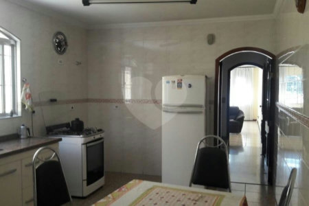 Sobrado à venda com 3 quartos, sendo 1 suíte, em Vila Nivi, São Paulo, SP