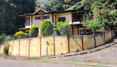 Casa à venda com 3 quartos, sendo 1 suíte,  no condomínio Sausalito, Mairiporã - SP
