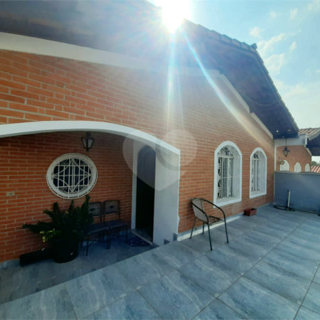 Casa à venda com 3 quartos, sendo 1 suíte, no Centro, Vinhedo, SP