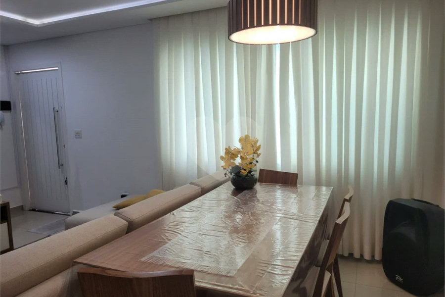 Casa à venda com 3 quartos, sendo 1 suíte, no condomínio Residencial Isabel, São Paulo - SP