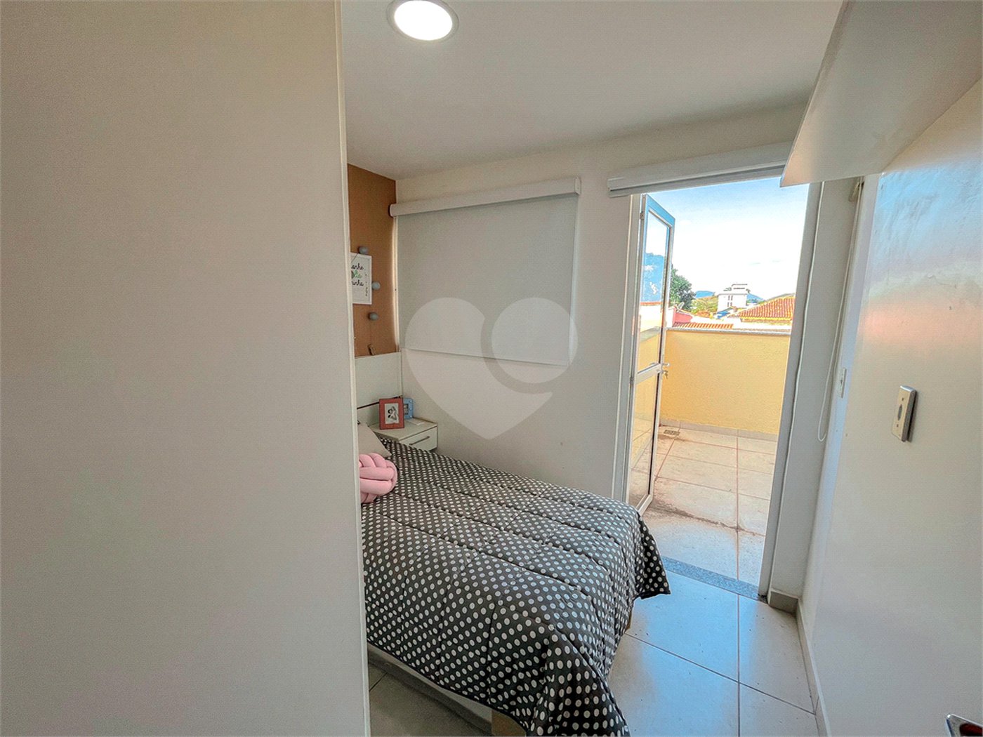 Casa à venda com 4 quartos, sendo 1 suíte, no condomínio Imperial Santa Cruz, Rio de Janeiro - RJ