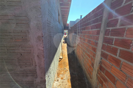 Casa térrea 3 dormitório 1 suíte com closet à venda no Condomínio Vileneuve,
