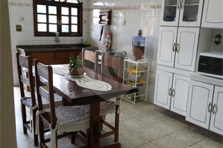 Casa Térrea à venda com 3 quartos, sendo 1 suíte,  no Centro, Salesópolis, SP