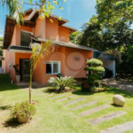 Casa à venda com 5 quartos, sendo 4 suítes, no condomínio Figueira Garden, Atibaia - SP