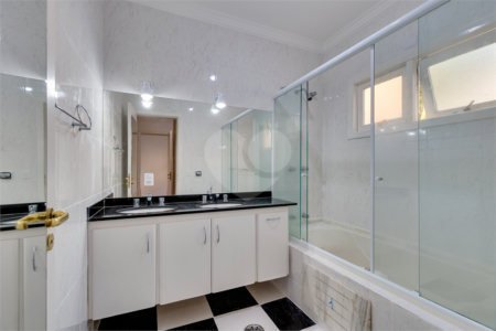 Casa para alugar com 4 quartos, sendo 2 suítes, no condomínio Cassiano Ricardo, São Paulo - SP