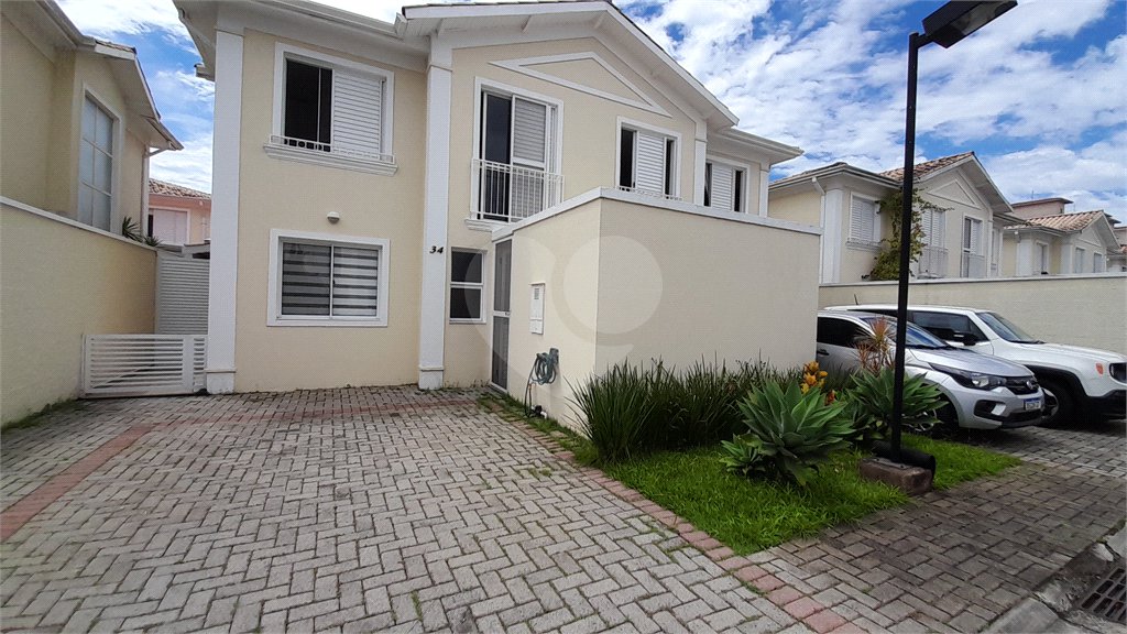 Casa à venda com 3 quartos, sendo 1 suíte, no condomínio Residencial Jardins, São Bernardo do Campo - SP