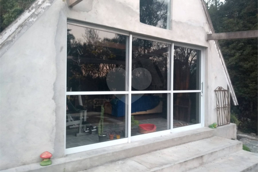 Casa à venda com 3 quartos, sendo 1 suíte, no condomínio Cinco Lagos, Mairiporã - SP