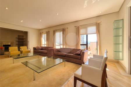 Apartamento à venda ou para alugar com 4 quartos, sendo 3 suítes, em Moema, São Paulo, SP