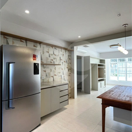 Apartamento com 69 metros todo reformado ao lado da Alameda Lucas em Atibaia.