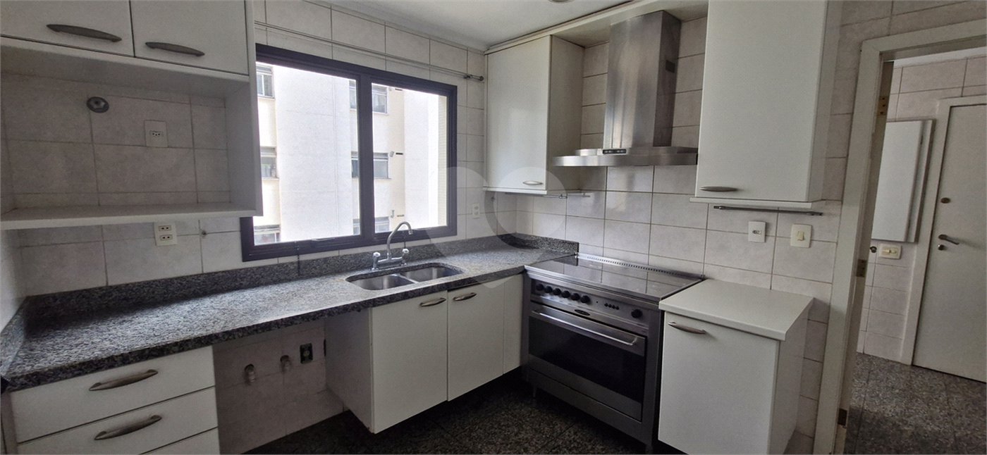 Apartamento à venda com 4 quartos, sendo 3 suítes, em Santa Cecília, São Paulo, SP