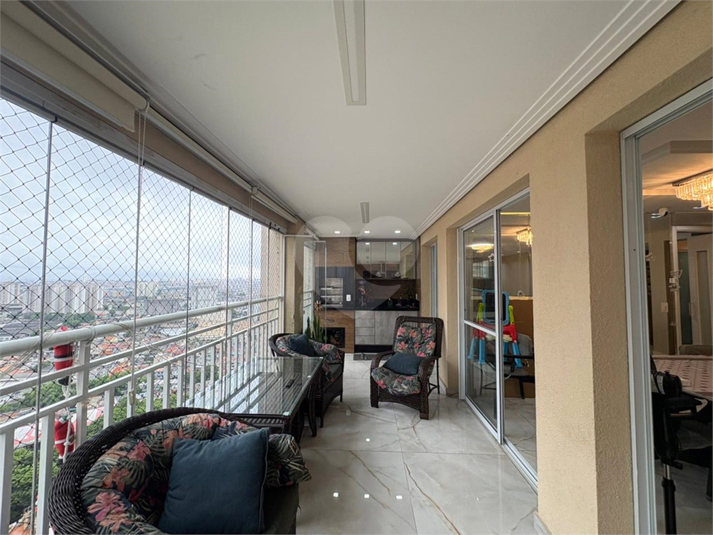 Apartamento à venda com 4 quartos, sendo 3 suítes, em Vila Augusta, Guarulhos, SP
