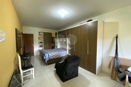 Sobrado à venda com 4 quartos em Jardim Santa Luzia de Poa, Itaquaquecetuba, SP