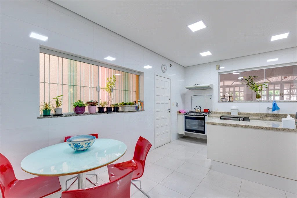 Casa à venda com 4 quartos, sendo 1 suíte,  em Brooklin Paulista, São Paulo, SP