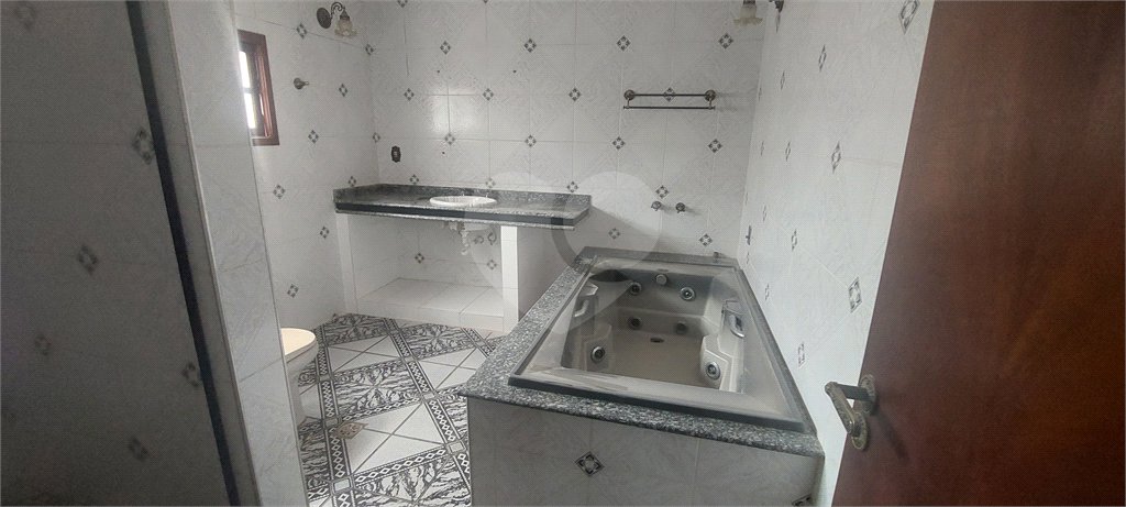 Sobrado à venda com 4 quartos, sendo 2 suítes, em Lavapés, Mairiporã, SP