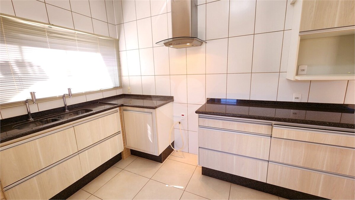 Casa à venda com 3 quartos, sendo 1 suíte, no condomínio Veneto, Araraquara - SP