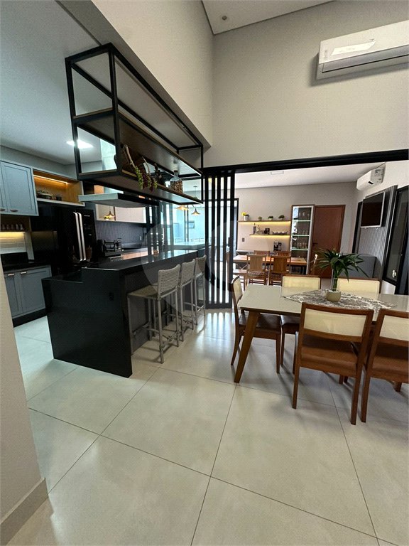 Casa à venda com 3 quartos, sendo 1 suíte, no condomínio Residencial Evidências, Indaiatuba - SP