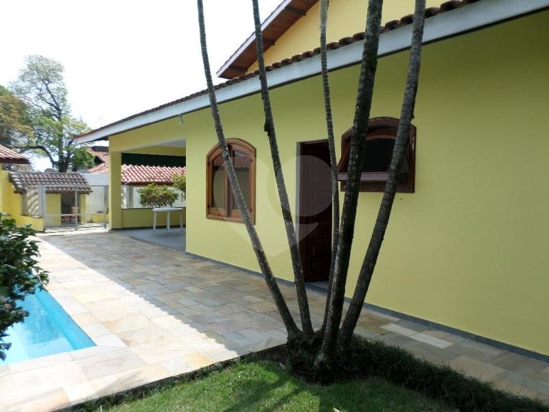 Sobrado à venda com 4 quartos, sendo 2 suítes,  em Interlagos, São Paulo, SP