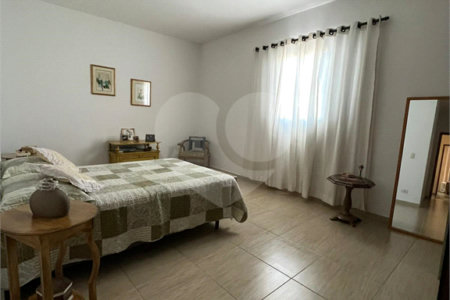 Sobrado à venda com 4 quartos, sendo 2 suítes,  em Nova Cerejeira, Atibaia, SP