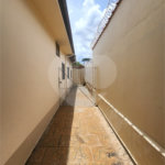 Casa à venda com 4 quartos, sendo 1 suíte, em Jardim Roberto Selmi Dei, Araraquara, SP