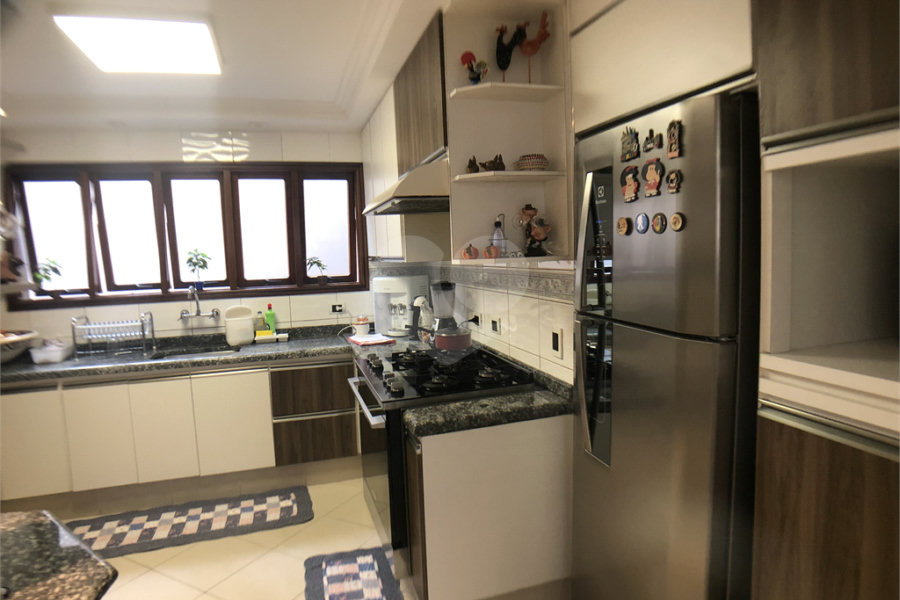 Casa à venda com 4 suítes no condomínio Residencial Floresta, São Paulo - SP