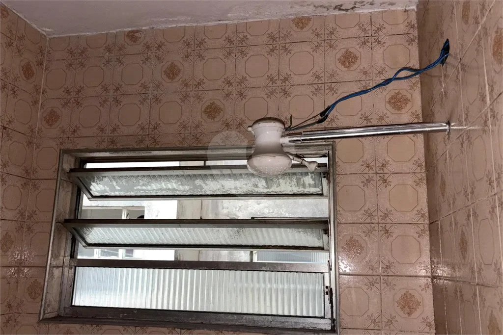 Kitnet Compacta na Liberdade – 33m² | Portaria 24h | Aceita Pets
