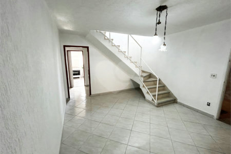 Sobrado à venda com 3 quartos, sendo 1 suíte,  em Jardim Santa Emília, São Paulo, SP