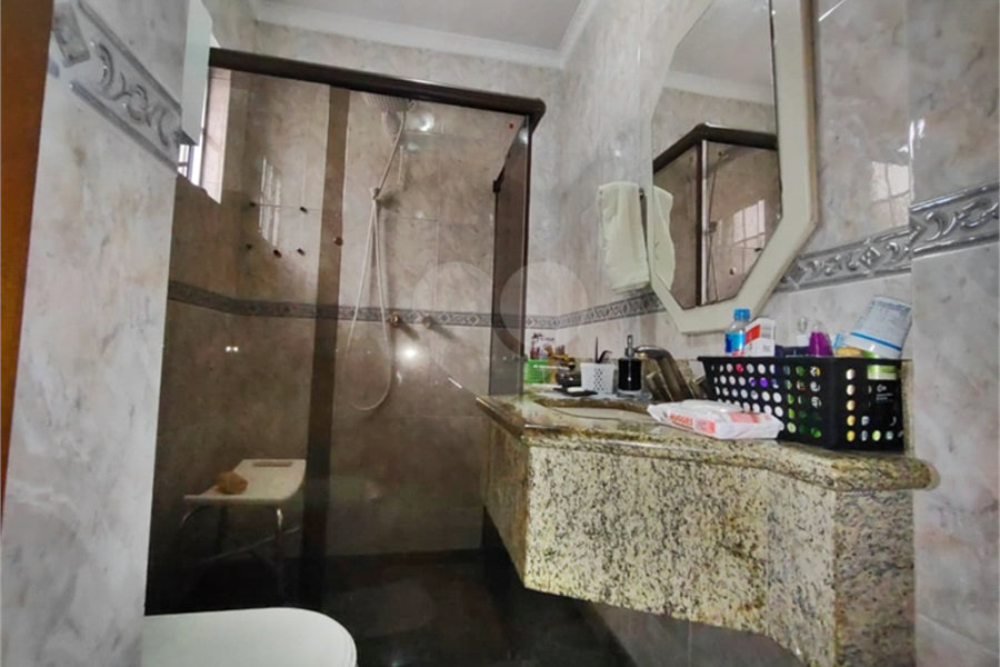 Casa à venda com 3 quartos, sendo 1 suíte, no condomínio Vila Paiva, São Paulo - SP