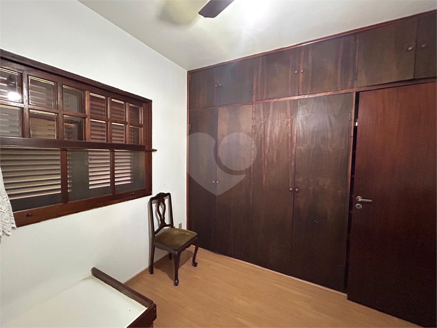 Casa à venda com 5 quartos, sendo 3 suítes, no condomínio Estância Marambaia, Vinhedo - SP