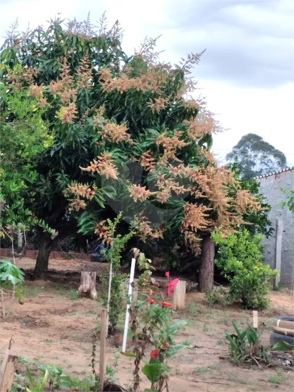 Casa à venda com 2 suítes no condomínio Portal dos Pássaros, Alambari - SP