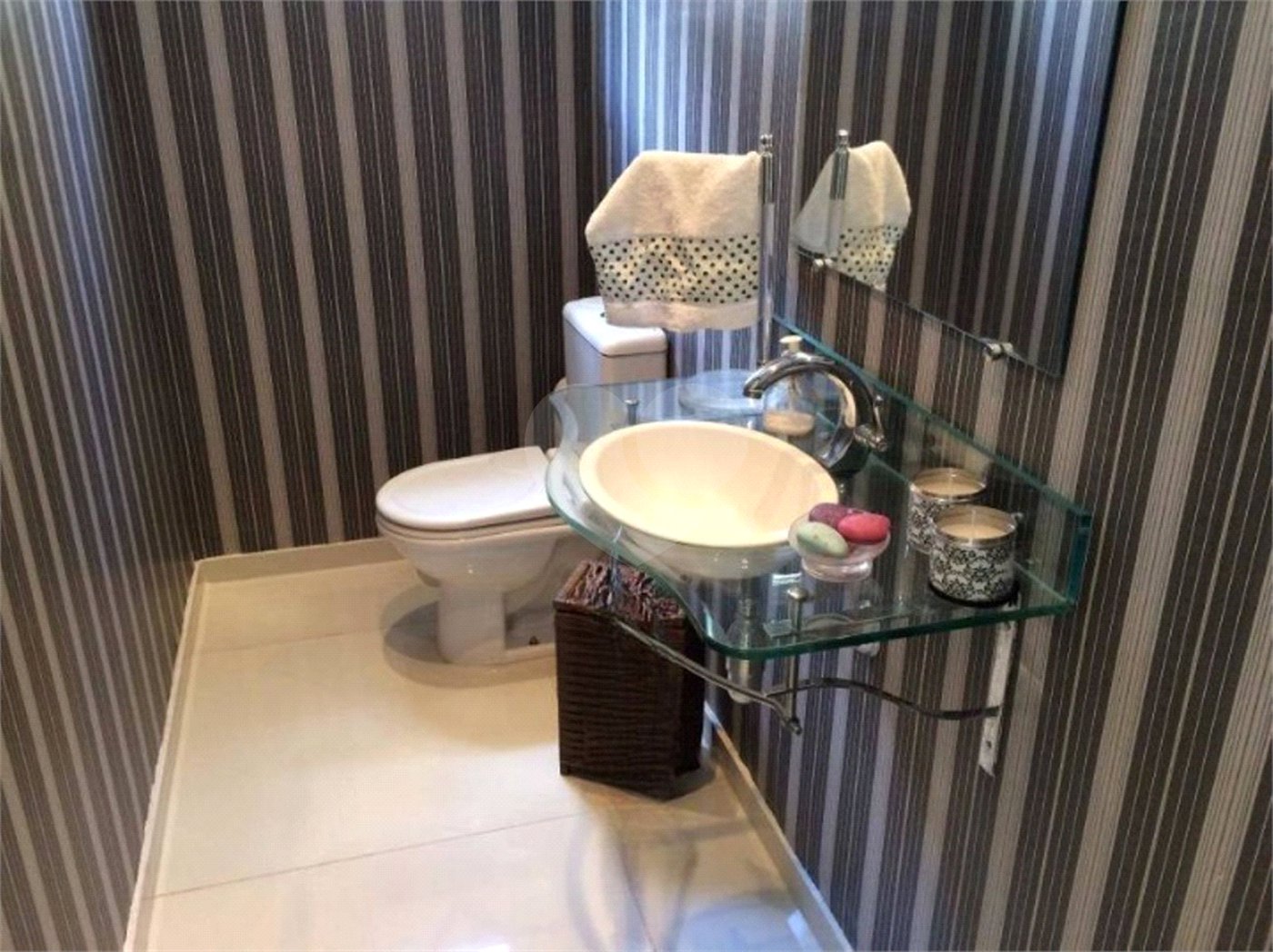 Casa à venda com 3 suítes no condomínio Residencial Jardim Paulista I, Vinhedo - SP