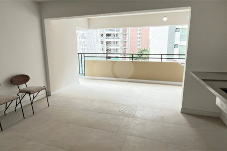 Apartamento à venda com 3 quartos, sendo 1 suíte, em Mirandópolis, São Paulo, SP