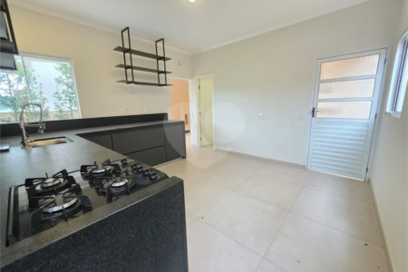 Casa à venda ou para alugar com 3 quartos, sendo 1 suíte,  no condomínio Terras de São Francisco, Vinhedo - SP