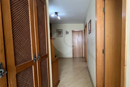Casa à venda com 4 quartos, sendo 1 suíte, em Jardim das Vertentes, São Paulo, SP