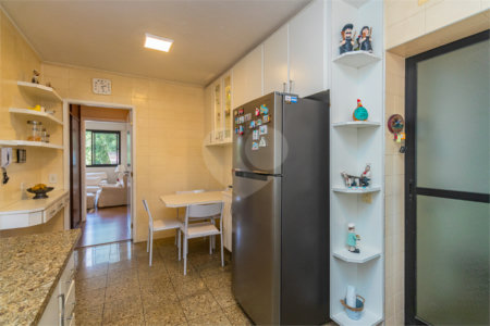 Apartamento à venda com 3 quartos, sendo 1 suíte, em Moema, São Paulo, SP