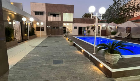 Casa à venda com 8 quartos, sendo 2 suítes,  em Flórida, Praia Grande, SP