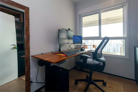 Apartamento à venda com 3 quartos, sendo 1 suíte,  em Santo Amaro, São Paulo, SP