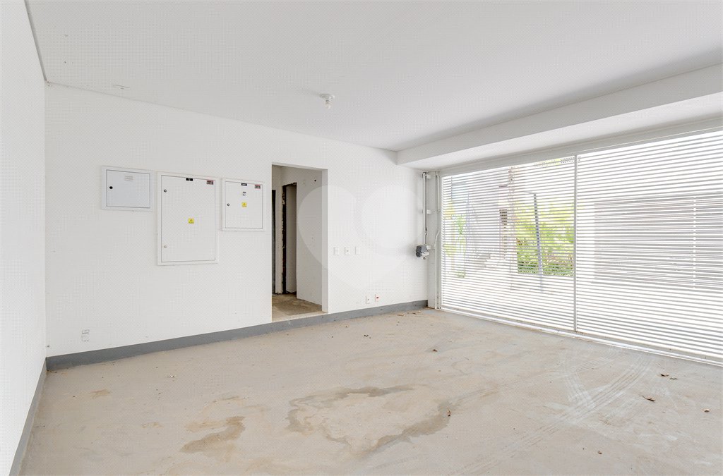 Casa à venda com 4 quartos, sendo 3 suítes, no condomínio Jardim Flora, São Paulo - SP