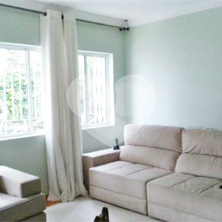 Excelente sobrado à venda em Moema Pássaros c/222 m², 3 suítes e 3 Vagas na garagem