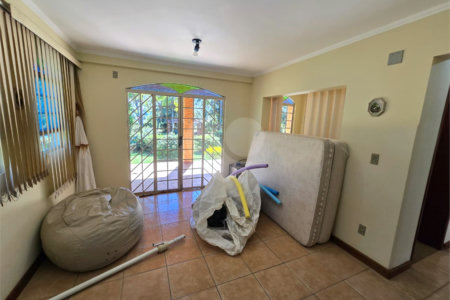 Chácara à venda com 4 quartos, sendo 1 suíte, em Cercadinho, Alambari, SP