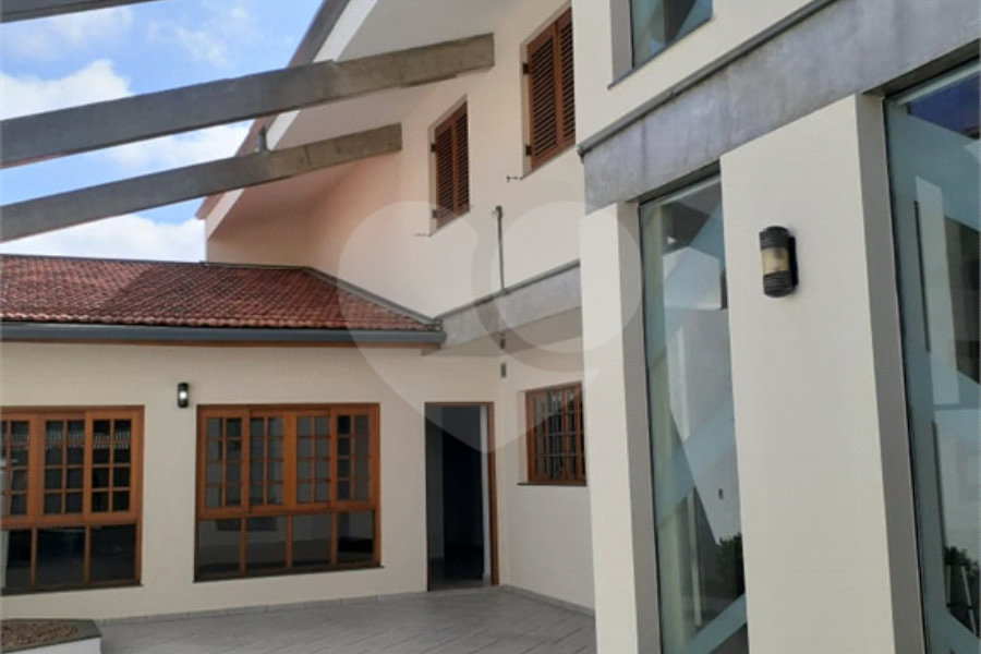 Sobrado à venda com 4 quartos, sendo 2 suítes,  em Tremembé, São Paulo, SP