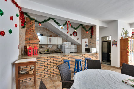 Casa à venda com 5 quartos, sendo 4 suítes, em Alto da Boa Vista, São Paulo, SP