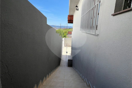 Sobrado à venda com 3 quartos, sendo 1 suíte, em Conjunto Habitacional Brás Cubas, Mogi das Cruzes, SP